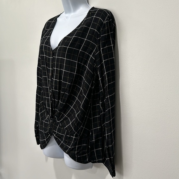 Button down pullover blouse - Picture 2 of 5